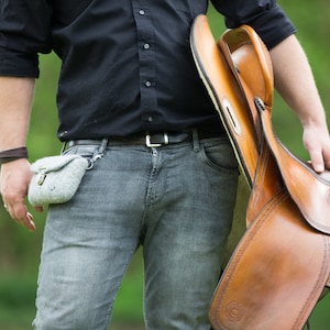 Graue Hüfttasche, Reitertasche, Brieftasche für Frauen und Männer, handgemachte Filztasche von meiTaschi