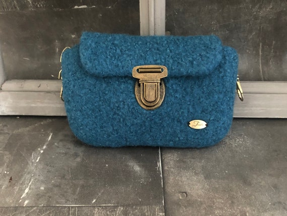 elegance belt bag in black and light blue by meiTaschi