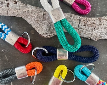 Birth month flower key rings made of sail rope and silver colored key rings