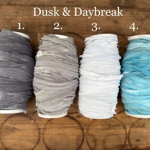 Ruban en mousseline de soie recyclée DUSK & DAYBREAK, ruban minable, ruban pour chapeau, tissage, fil artistique, ruban de chapellerie, ruban sari, ruban pour chapeau