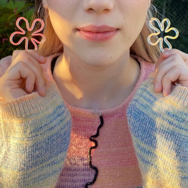 Gewellte Blumen Ohrringe | Groovy Festival Ohrringe | Schillernder Rave-Schmuck