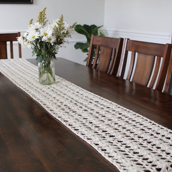 The Lily Crochet Table Runner PATTERN // Crochet Pattern // Modern Crochet Pattern // Vintage Style Crochet Pattern