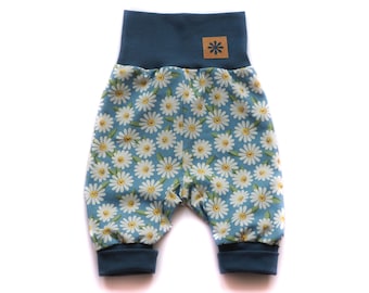 PUMPHOSE blau Blumen Margeriten Geburt Baby