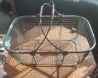 Cesta de alambre vintage para recolectar huevos, ideal para uso agrícola