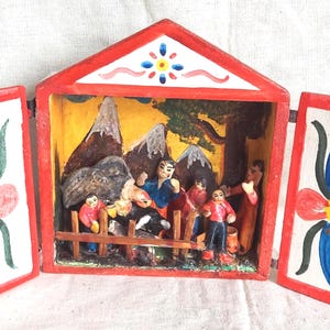Retablo peruano que representa una ceremonia indígena