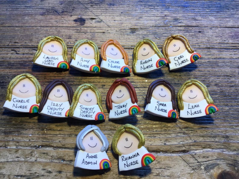 Gepersonaliseerde werknemersbadge: handgemaakt NHS-cadeau voor verzorgers goedkope collega's cadeau kousvuller afbeelding 9
