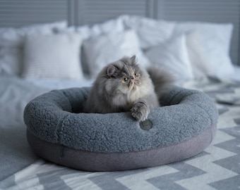 Faux fur cat bed, Warm cat bed, Oval shaped cat bed, Warm cat bed, Cuddler cat bed, Grey warm cat bed, S size cat bed 60x50 cm