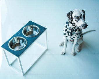 Raised dog feeder with two bowls 2800 ml / 1800 ml  Faux stone top + white metal table legs