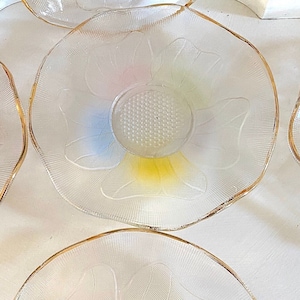 Vintage French Glass Plate: Scalloped Edge with Gold Trim (17cm)