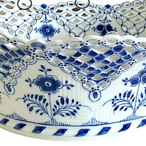 Antique Royal Copenhagen Blue Fluted Full Lace No. 1059 Large Oval Centerpiece Fruit Basket Bowl. 1889-1922 Very Rare. Small Repairs/Flaws image 2