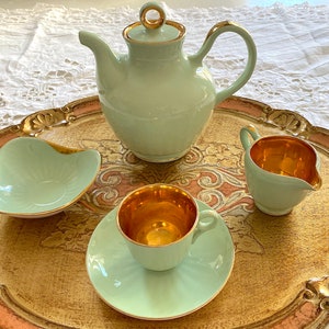 Figgjo Flint Norwegen Vintage 1950er Jahre Pastellgrün und Gold Kollektion. Tee- / Kaffeekanne, Milchkännchen oder Zuckerdose. Artikel im Menü auswählen.