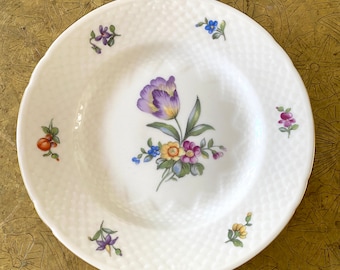 Bing & Grondahl Saxon Flower Lavender Tulip. Side/Cake Plate 15 cm Diameter. Vintage Denmark 1940-50. Heirloom Quality.