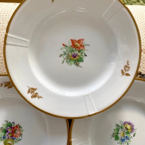 Rare Manor House Nordic Botanical Florals Cake/Bread Plate 15 cm Dia.  Bing & Grøndahl Antique 1930-1940s Heirloom Collection. Sold pr Plate