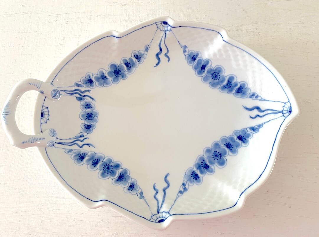 Rare Empire Heirloom Bing & Grondahl Rare Leaf Plate With Handle