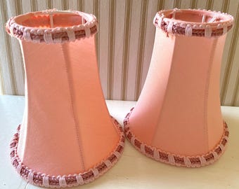 Juego de 2 pantallas de lámpara pequeñas Parisan Luxe, color rosa pastel. Estilo vintage. Con clip.