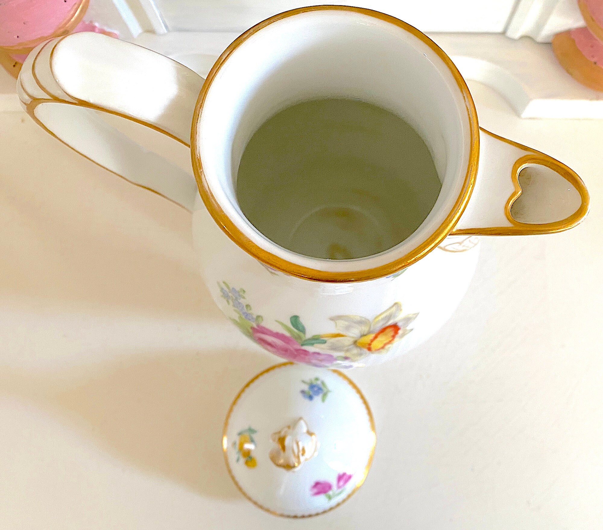 ロイヤルコペンハーゲン　サクソンフラワーコーヒーポット ロイヤルコペンハーゲン フルサクソンフラワーコーヒーポット。1900年