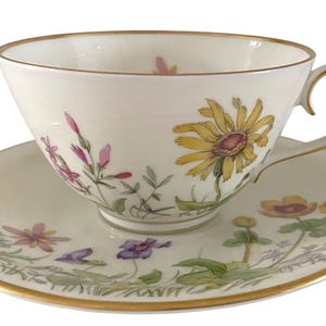 Large Tea Cup and Saucer Set. Vintage 1950s Krautheim Selb Bavaria Wiesengrund Bergeschohn. Price for 1 Cup and 1 Saucer