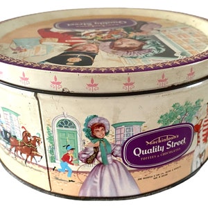 Vintage 1950s English Tin Can. Lovely Edwardian Romance Art Work Motive. Pink and Pastels. Quality Street Classic. zdjęcie 4