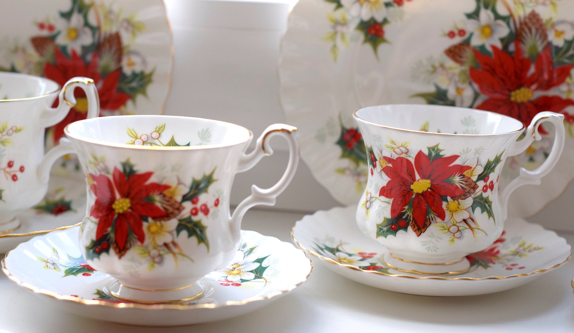 Never used vintage Porcelain Tea set Poinsettia for 6 people