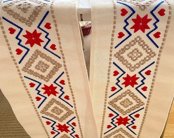 Vintage dänischer Tischläufer / Tischläufer mit Stickereien