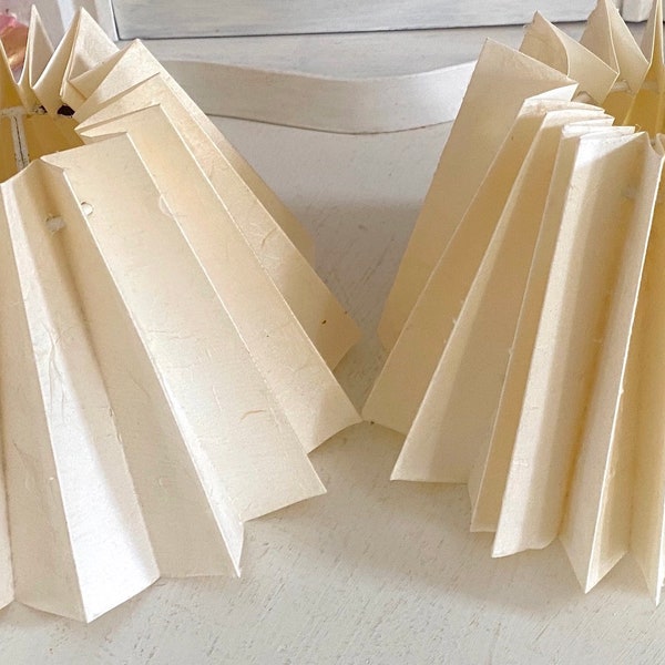 SET OF 2 Classic Off White Nordic Pleated "Plisse" Small Lamp Shades. Paper Texture. Designer Vintage. Clip Frame. Scandinavian Style.