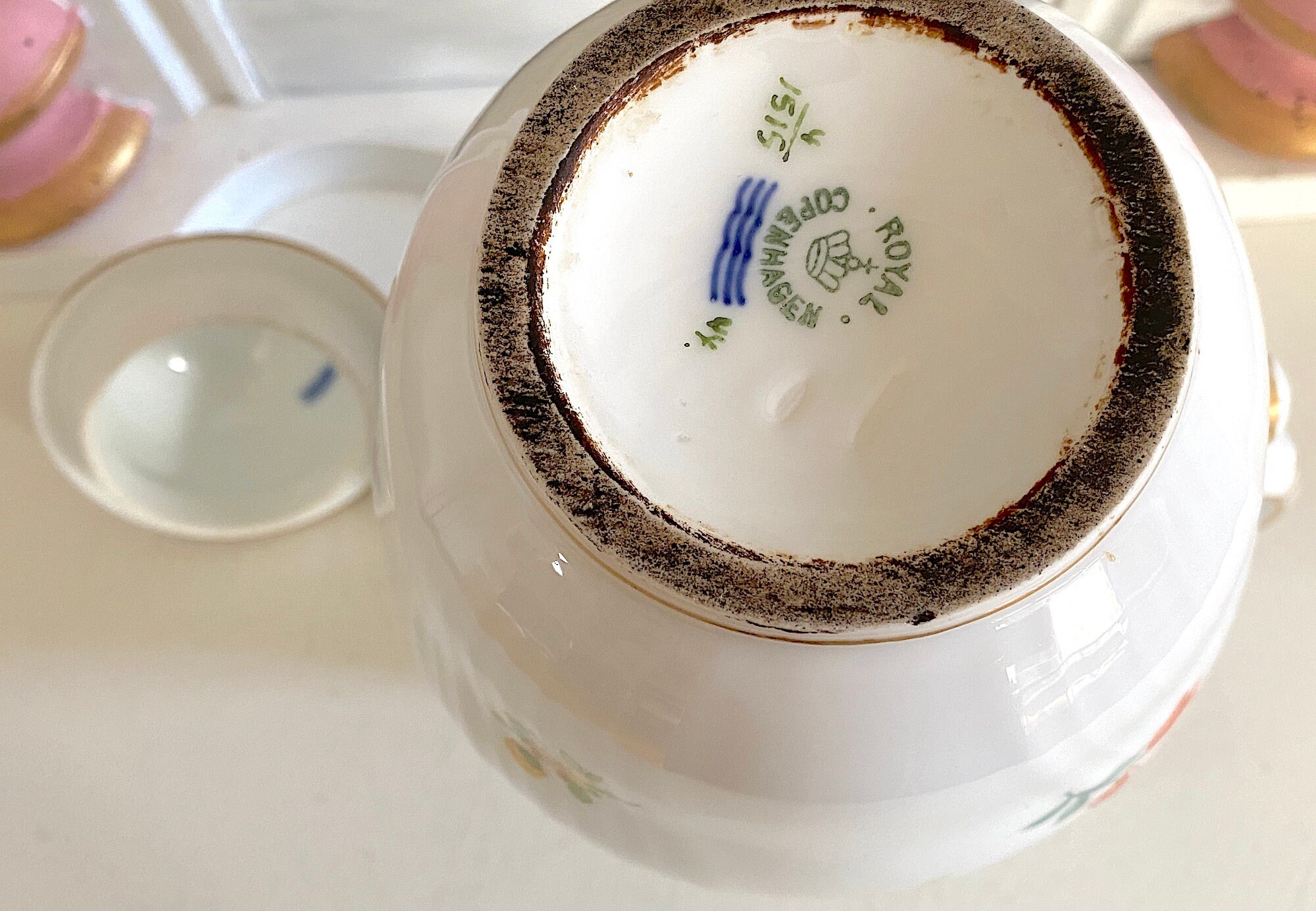 ロイヤルコペンハーゲン フルサクソンフラワーコーヒーポット。1900年