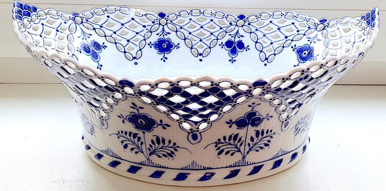 Antique Royal Copenhagen Blue Fluted Full Lace No. 1059 Large Oval Centerpiece Fruit Basket Bowl. 1889-1922 Very Rare. Small Repairs/Flaws image 6