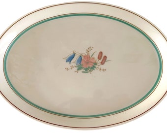 Rara bandeja ovalada para servir Royal Copenhagen Karup. Motivo botánico pastel Art Nouveau. 1. Clase. Dinamarca años 1940.