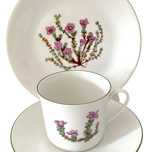 Porsgrund Fjell Flora Grünbesatz. Lila Steinbrech-Bergblume. Trio Set Kaffeetasse, Untertasse und Kuchenteller Vintage Norwegen.