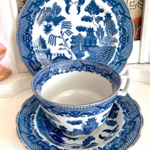 Set echte oude wilgenthee: blauw-wit porselein, gouden rand