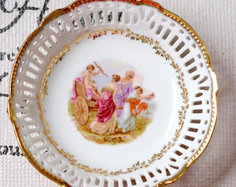 Fine Porcelain Bavaria Schwarzenhammer German Antique 1930s Rococo Bowl with Lace Cut Trim and Gold Accent.  Fine Condition.