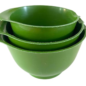 Rosti Falle Uldall Rare Grass Green Mixing Bowls.  Set of 3 Different Sizes. Scandinavian Functional Melamine. 1970 Design Denmark