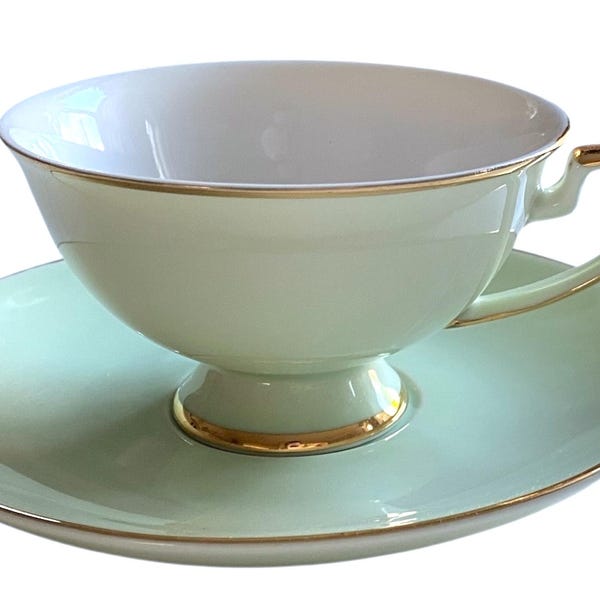 Paris Cafe Stor tekopp med fat. Pastell mintgrön guldfärgad accent. Vintage fint porslin