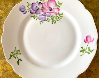 Large Flat Dinner Plate 24 cm Diameter.  Vintage Czech Bavaria French Anemone Flowers Gold Accent. Sold per Plate