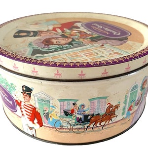 Vintage 1950s English Tin Can. Lovely Edwardian Romance Art Work Motive. Pink and Pastels. Quality Street Classic. zdjęcie 1