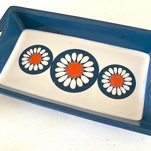 Vintage 1960s Figgjo Flint Daisy Rectangular Ceramic Tray with Daisy Motive.  Made in Norway. Nordic Classic Collection