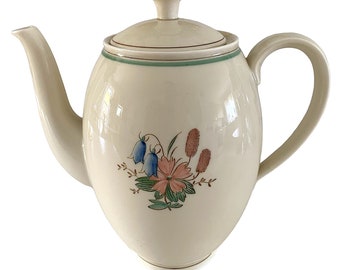 Seltene Royal Copenhagen Karup Kaffeekanne mit Deckel. Jugendstil-Pastell-Botanisches Motiv. 1. Klasse. Dänemark 1940er Jahre.