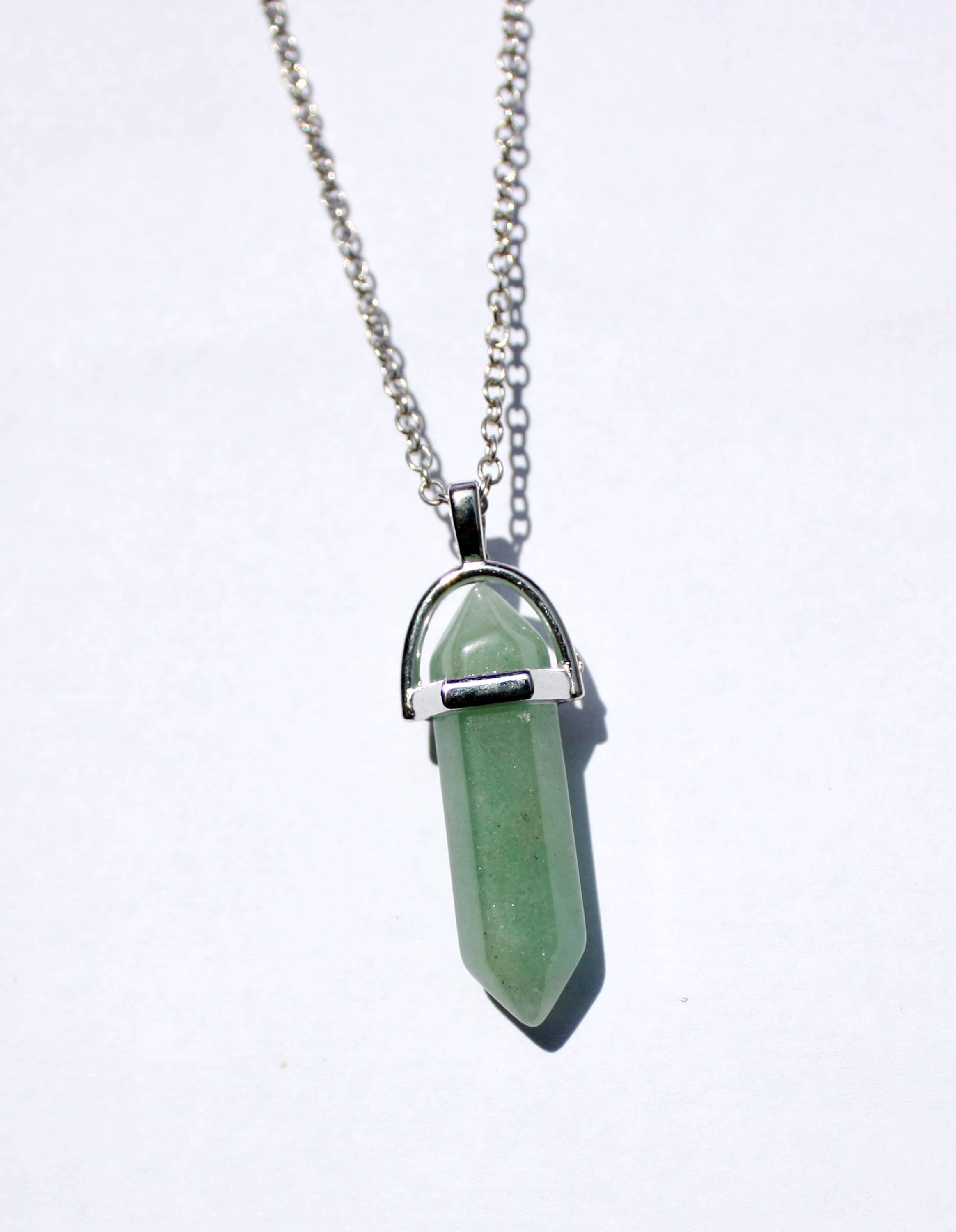 Green healing crystal necklace deals