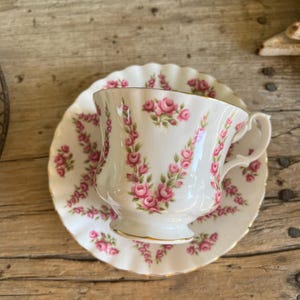 Royal Albert / Teacup and Saucer / Pink Brocade / Pink Roses / Scalloped Rim / Gold Gilt / Footed Teacup / Bone China / Made in England