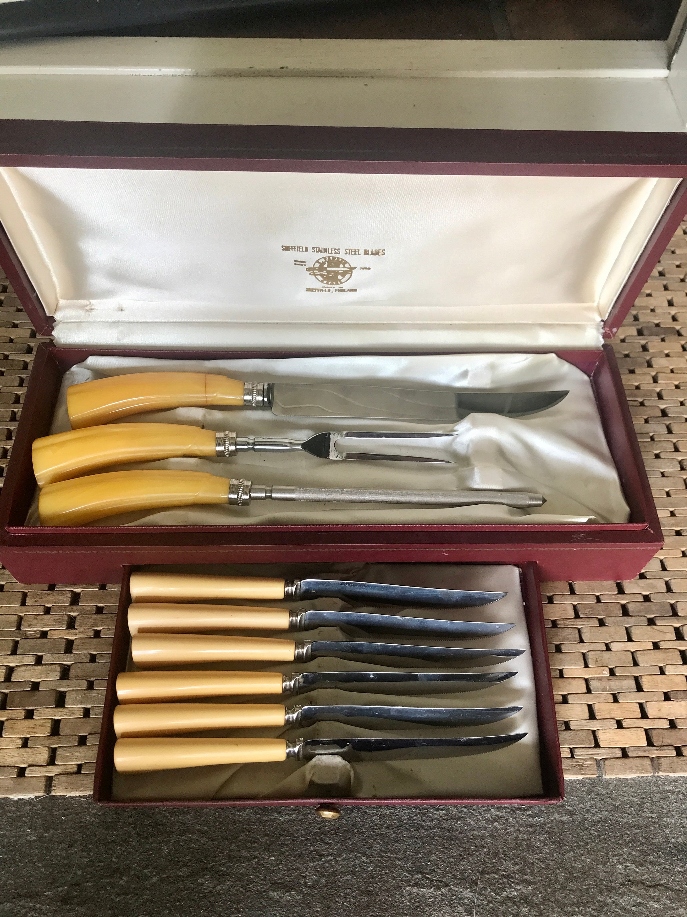 Sheffield England / Carving Set / 6 Knives / Serrated / Stainless