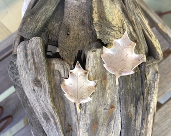 Sterling Silver Earrings / Stuart Nye /  Maple Leaf  / Screw Back / Autumn / Fall / Etched Leaf / Large / Hand Wrought / Leaves / Vintage