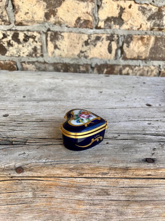 Chamart France / Limoges Porcelain / Heart Trinket Box / Royal