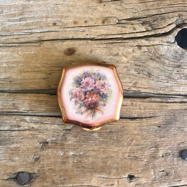 Stratton Pill Box / Gold Tone / Floral Design / Square Box / Posey Flowers  / Multiple Flowers / Multiple Colors / White Interior / England