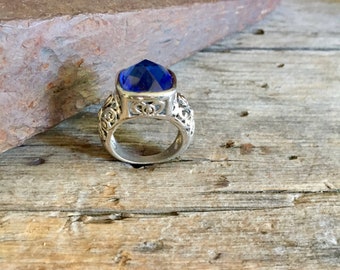 Sterling Silver Ring / Large / Floral / Filigree / Harlequin Cut / Square / Bicolor / Pierced / Blue / Purple / Scrolls / Ornate / 10 Grams