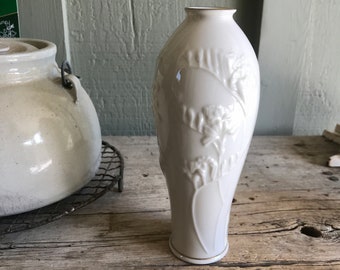 Lenox Vase / Masterpiece Collection / Bud Vase / Cream / Gold Trim