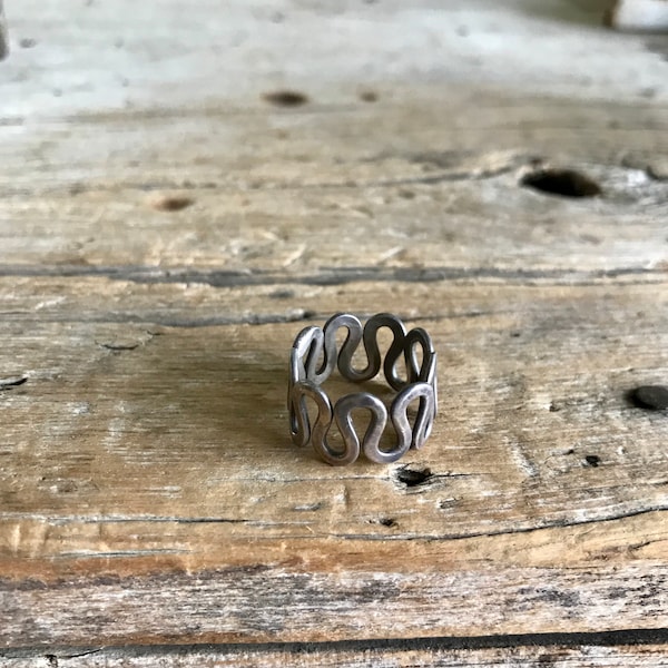 Sterling Silver / Ring Band / Wavy Eternity / Open Work / Loopy / Size 5 1/2 / Made in Mexico