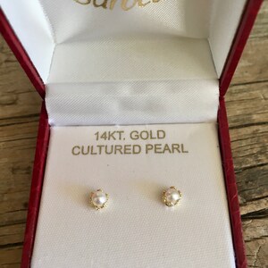 14K Gold Earrings / Sardelli / Cultured Pearl / Stud Earrings - Etsy