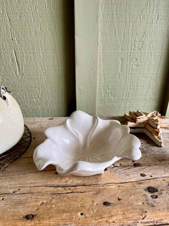 Victor Carranza / Original Mikasa / Floral Bowl / White Flower