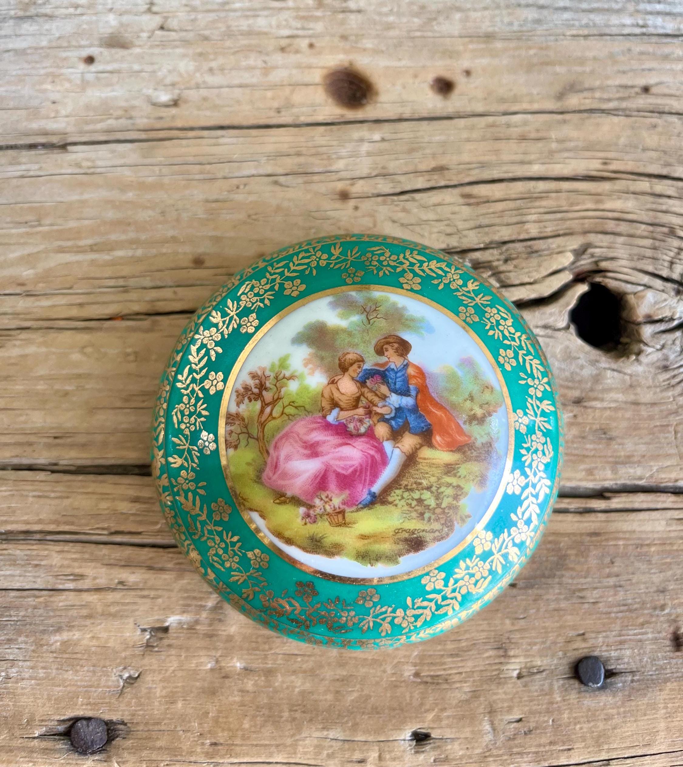 Limoges / Porcelain Trinket Box / Courting Couple / Rond Box