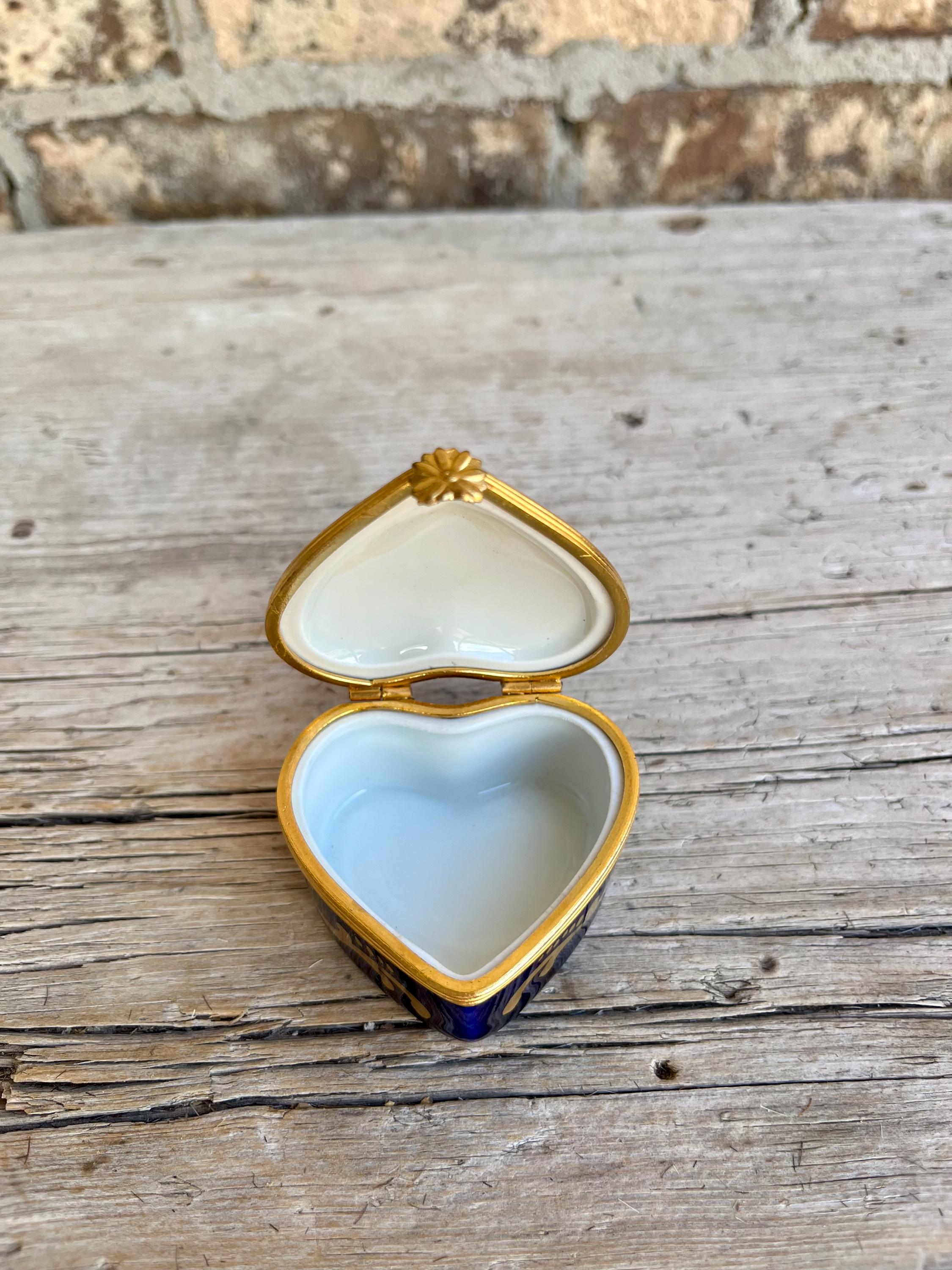 Chamart France / Limoges Porcelain / Heart Trinket Box / Royal